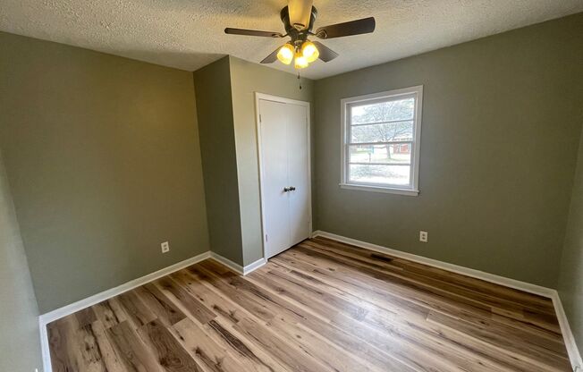 3 beds, 1 bath, $1,250