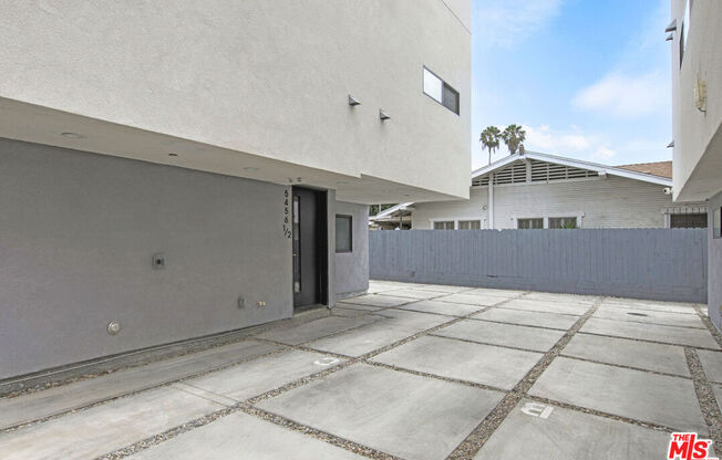 5456 1/2 BARTON AVE
