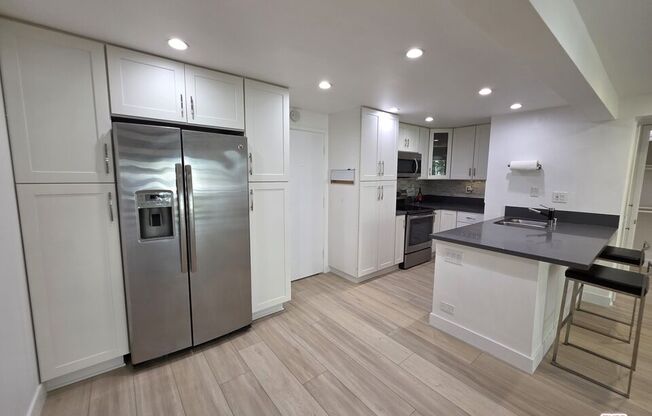 2 beds, 1 bath, 980 sqft, $3,700, Unit 539