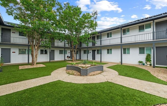 CrestHaus Apartments, LLC