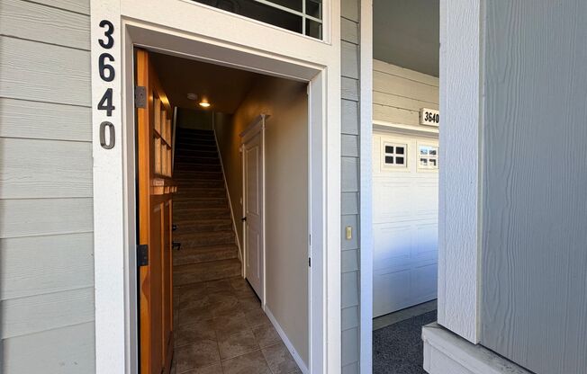 Beautiful Summerlinn Estates Three Level Condo with A/C, Gated Community! $500 Move In Incentive!