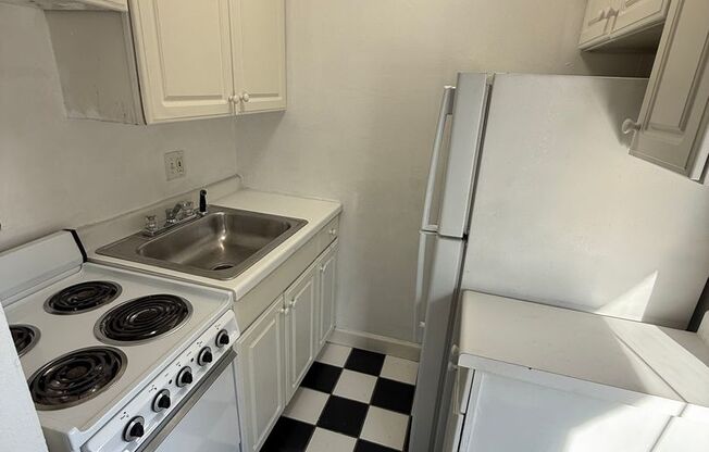 Studio, 1 bath, 400 sqft, $895, Unit #118