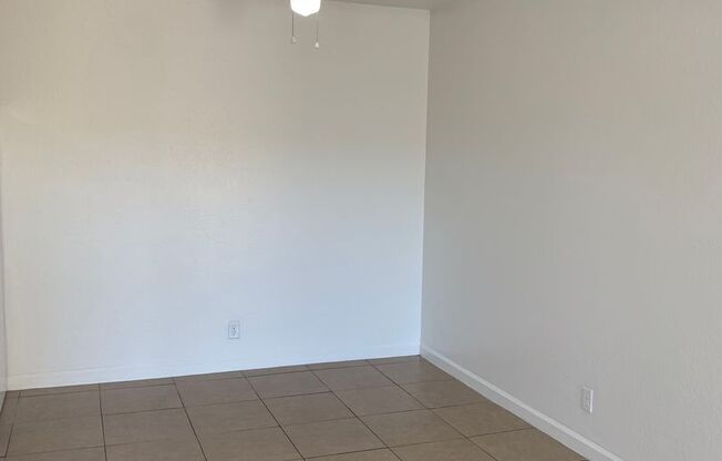 1 bed, 1 bath, 620 sqft, $1,200, Unit 3220 N