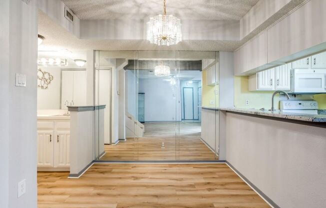 2 beds, 2 baths, $1,900, Unit # 22B