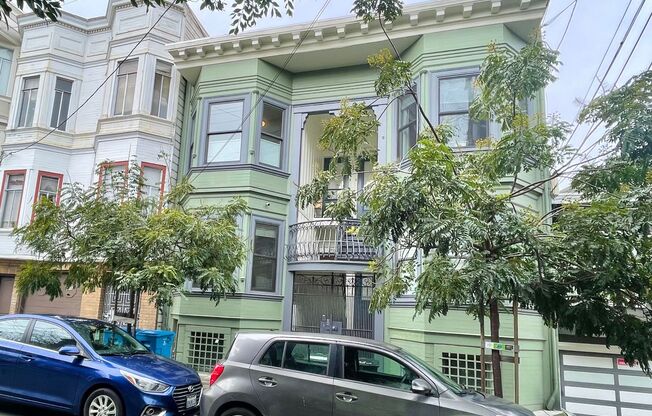 Mission Dolores Park Modern 2BR/1BA Delight! Laundry! Private Outdoor Space! Storage!  PROGRESSIVE