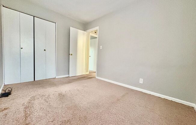 2 beds, 1 bath, $1,100