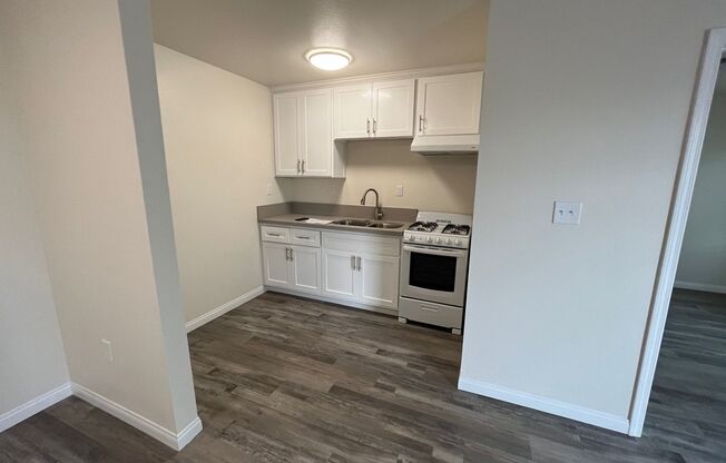 1 bed, 1 bath, $990, Unit 166