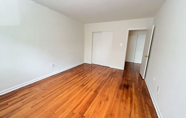 1 bed, 1 bath, 575 sqft, $1,049, Unit M10