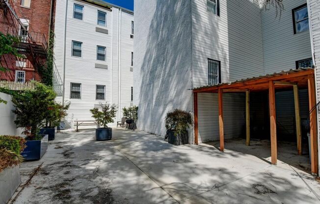 Studio, 1 bath, 430 sqft, $1,000, Unit Unit #11