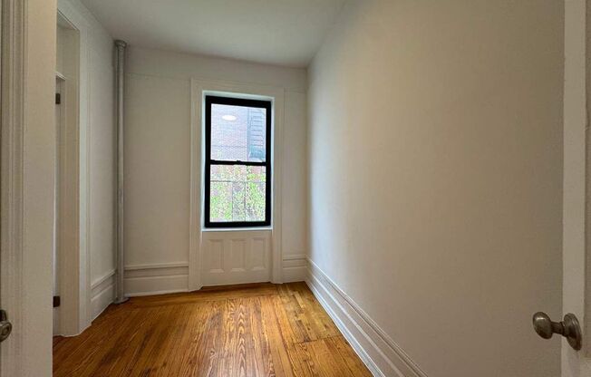 31 E 127 ST