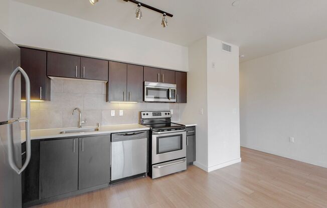 1 bed, 1 bath, 789 sqft, $1,600, Unit 416