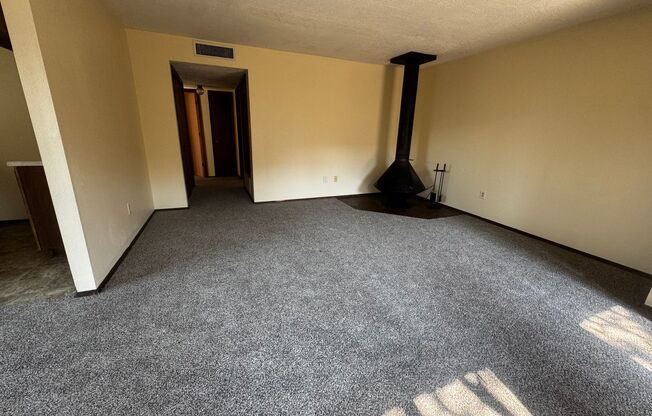 Charming 2 bedroom, 1 bath, 1 car garage unit.