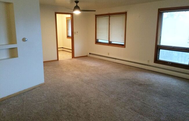 2 beds, 1 bath, 900 sqft, $1,050