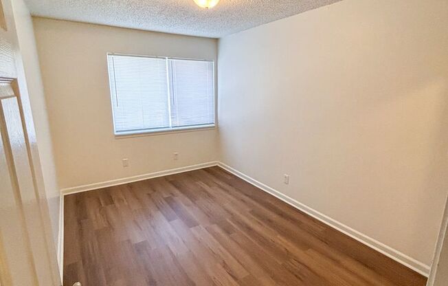 1 bed, 1 bath, 497 sqft, $688, Unit Unit 4