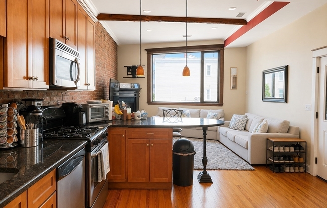 410 E 3 ST