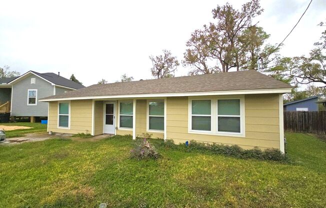 9121 Lazydale Ln **Ask about our NO SECURITY DEPOSIT option!**