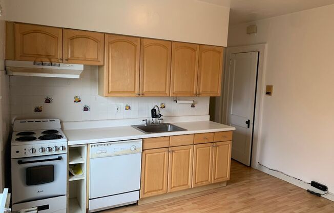 1 bed, 1 bath, $1,495, Unit 5806 Howe - 7F