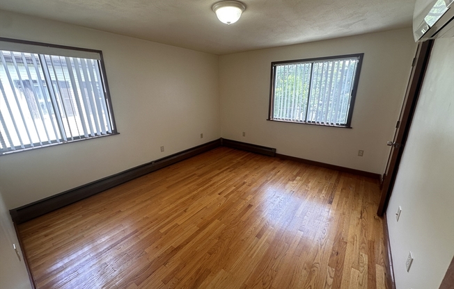 3 beds, 1 bath, 1,000 sqft, $3,000, Unit 2