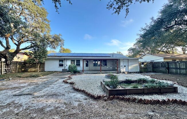 Charming 3-Bedroom Home in FWB!