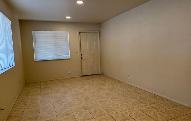 1 bed, 1 bath, 640 sqft, $899, Unit A