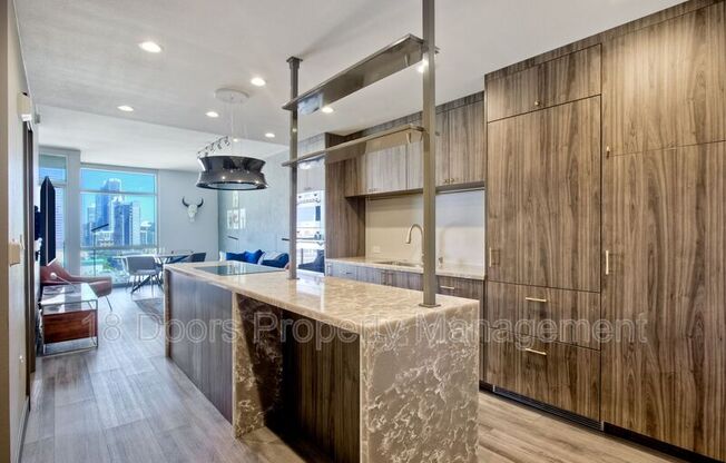 800 The Mark Ln