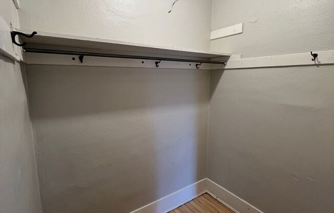 Studio, 1 bath, 400 sqft, $1,350, Unit L