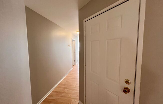 3 beds, 1 bath, $1,500, Unit 1728-03