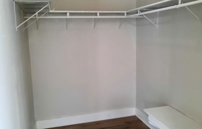 $1195 - 1 bedroom/ 2 bathroom plus 2 bonus rooms and office space ! - Single Family Home directly across from Linwood Park and Linwood Elementary