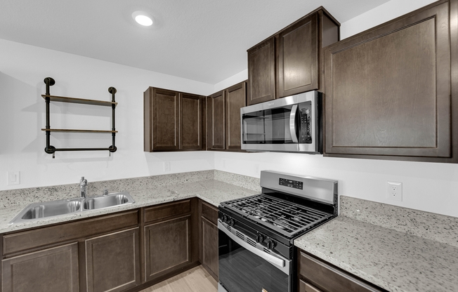 6020 SWIFT LARIAT ST