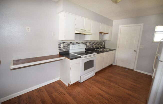 2 beds, 1 bath, $1,200