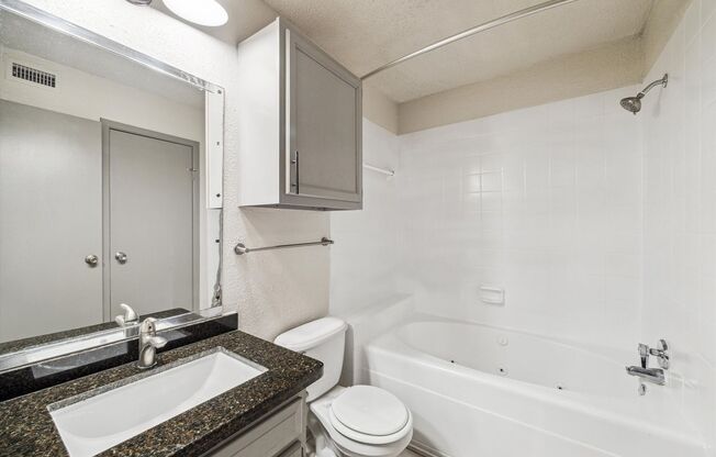 2 beds, 2 baths, 800 sqft, $1,595, Unit 3121