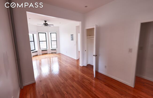 3 beds, 1 bath, 1,000 sqft, $3,200, Unit 2