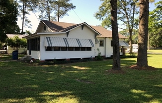 2 beds, 1 bath, $1,175