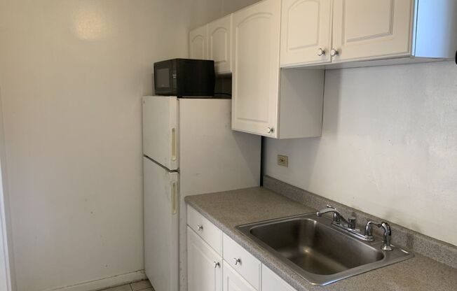 2 beds, 1 bath, $1,700, Unit 217B