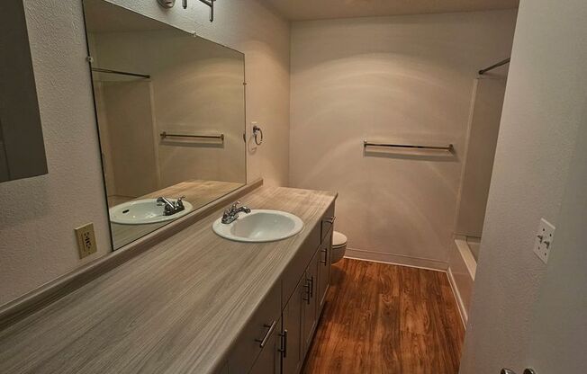 2 beds, 2 baths, 1,070 sqft, $1,725, Unit 06-202