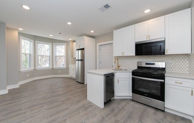 Beautiful Gut Renovated 2 Bed/1 Bath Apartment on Broadway Avenue in Camden!