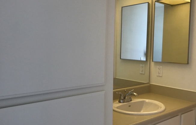 2 beds, 2 baths, 1,000 sqft, $2,950, Unit 420