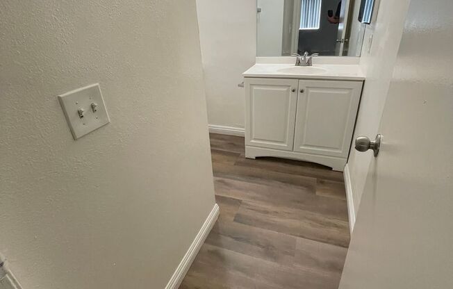 2 beds, 2 baths, 914 sqft, $1,650, Unit 402