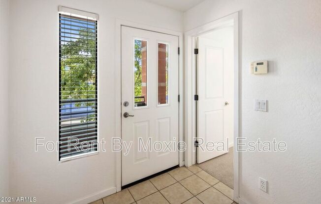 330 S Farmer Ave