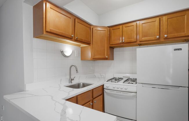 Studio, 1 bath, 275 sqft, $1,400, Unit 347