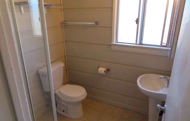 Studio, 1 bath, 400 sqft, $1,640, Unit 5