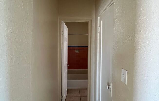 2 beds, 1 bath, $975, Unit APT # 7