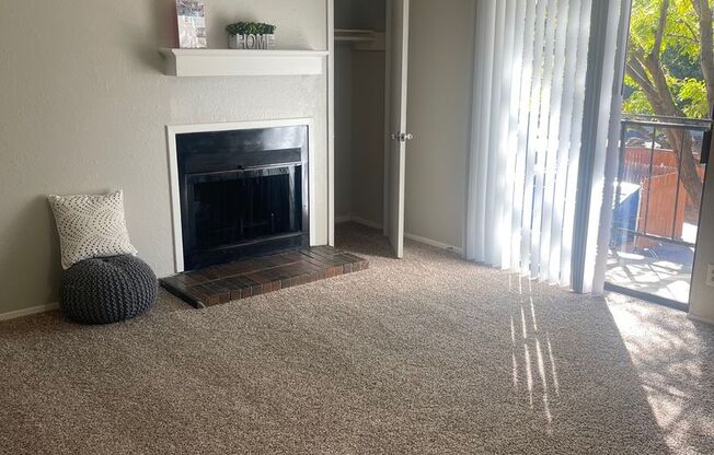 2 beds, 2 baths, 887 sqft, $1,000, Unit 209