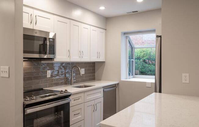 9 W LEE ST