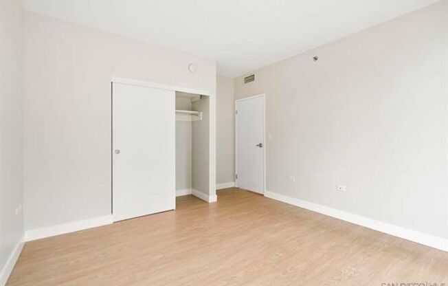 2 beds, 1 bath, $3,000, Unit # 1003