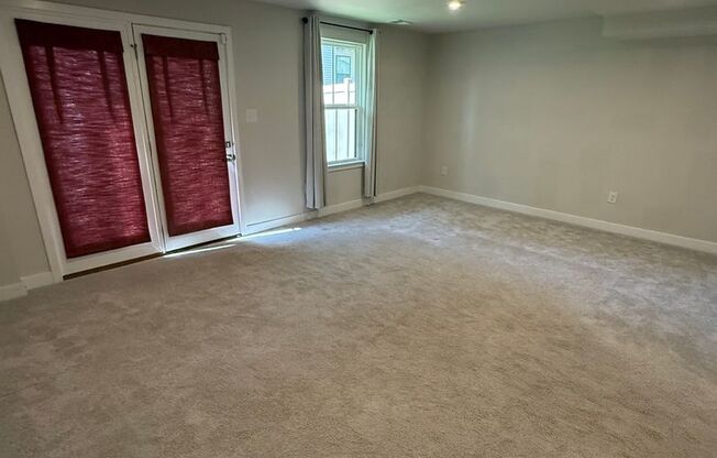 3 Bedroom Townhouse - City Living with a Garage