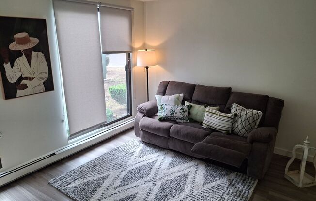 1 bed, 1 bath, 850 sqft, $1,195, Unit 249W