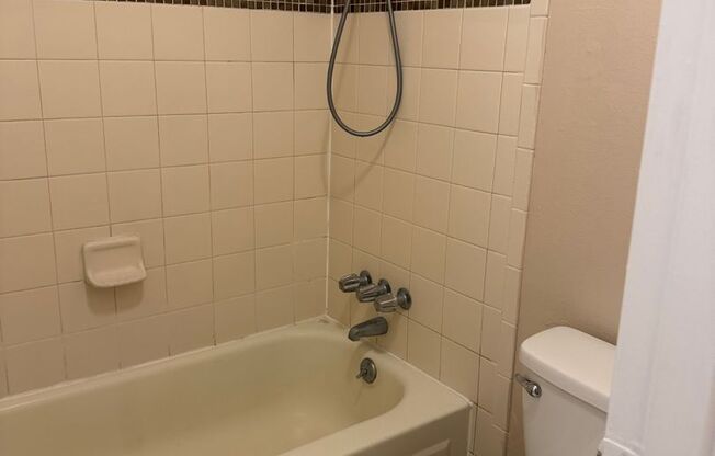 2 beds, 1 bath, $1,025, Unit #V184
