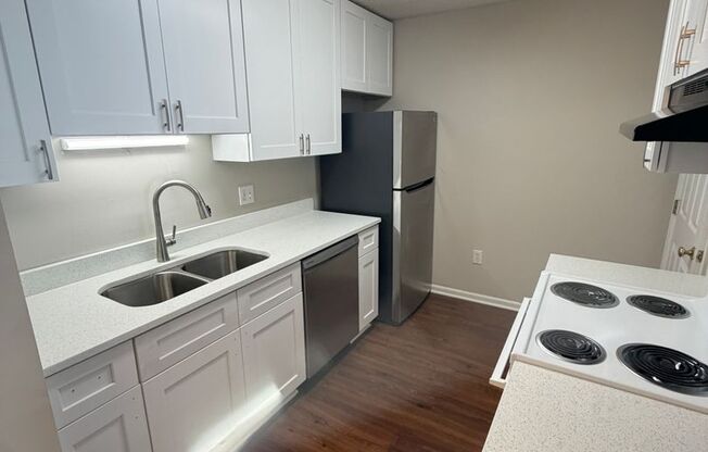 1 bed, 1 bath, 779 sqft, $1,100, Unit 1210 R