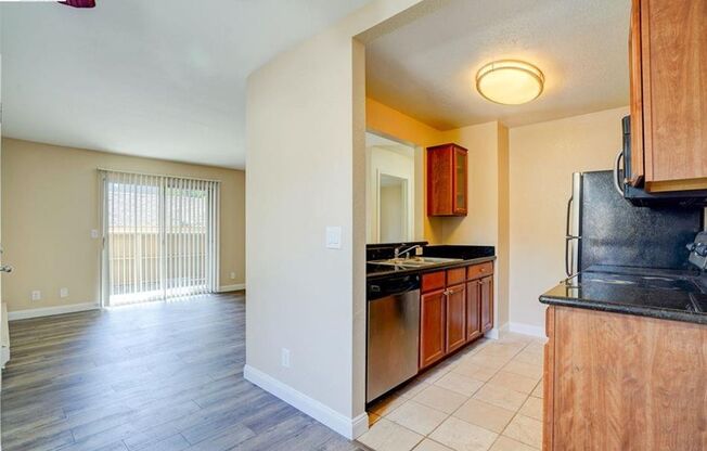 $1990 / 1 BR LOVELY REMODELED CONDO IN CENTRAL FREMONT